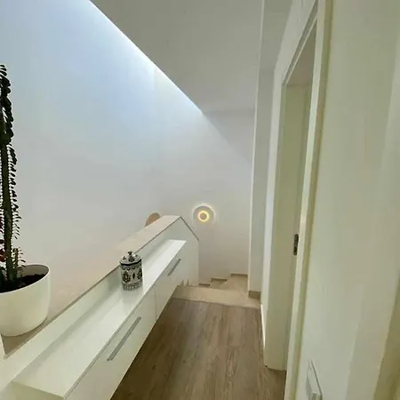 Villa Mouraaccomodation - 4bd - Terrace - Golf - Ac - Shared Pool *